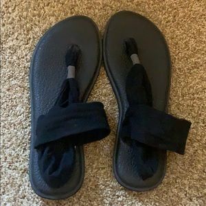 Sanuk Black Yoga Sandals